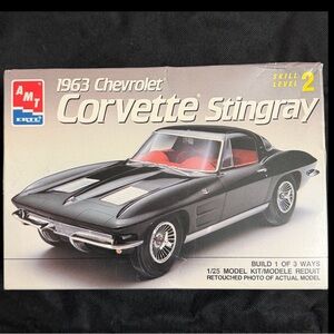 AMT 1963 Chevy Stingray Corvette Model Kit